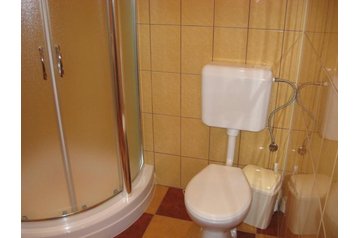 Ukraina Privát Orosijevo, Eksterjeras